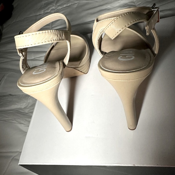 Gianni BINI nude colored platform heels - Picture 9 of 10